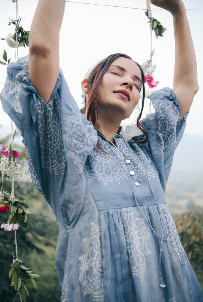 Blue balloon sleeve midi dress